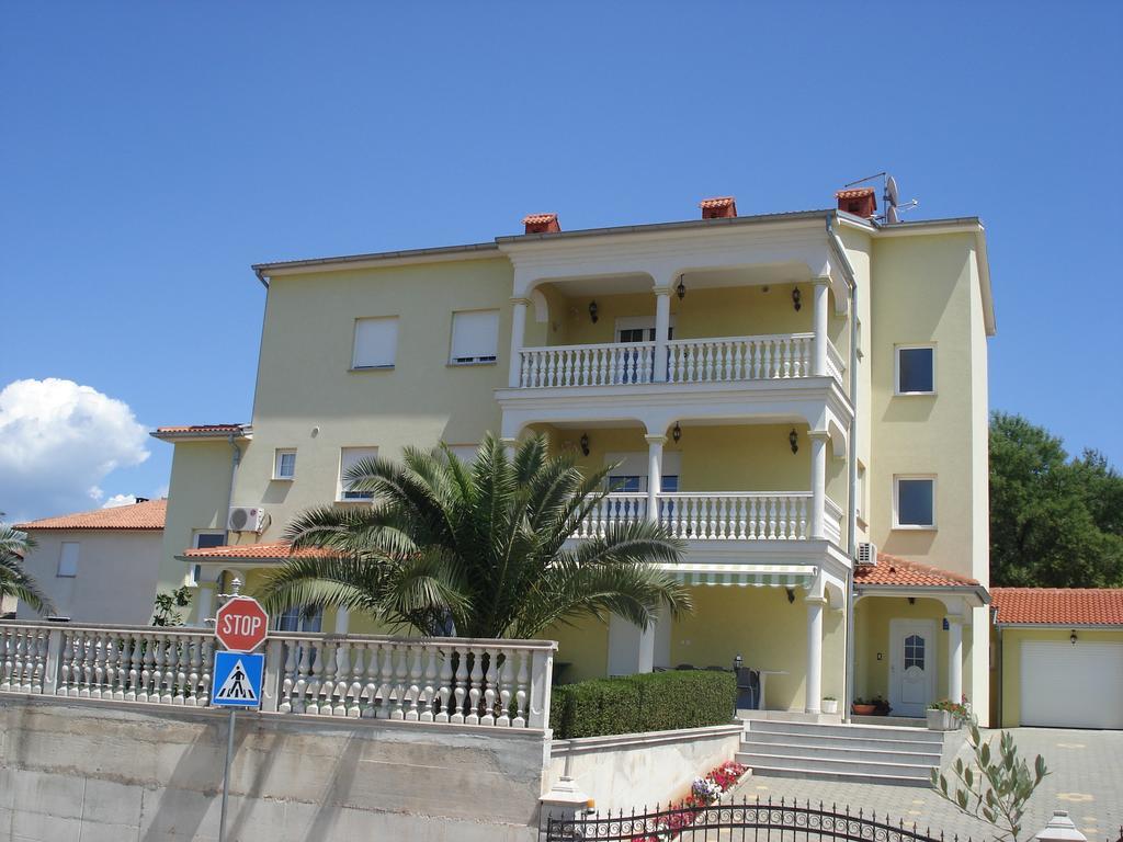 Apartment Komljenovic Pula Exterior foto