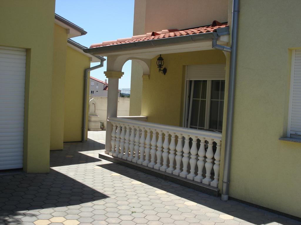 Apartment Komljenovic Pula Exterior foto