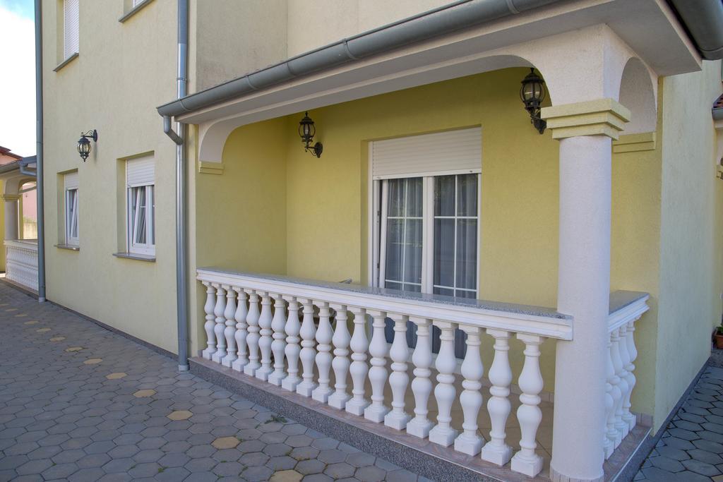 Apartment Komljenovic Pula Exterior foto